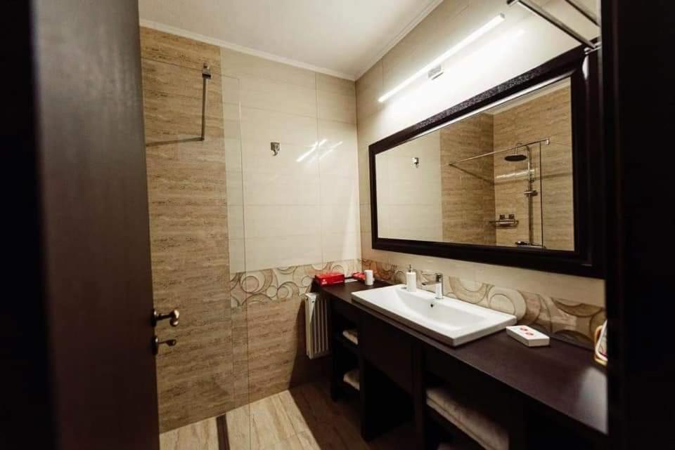 Pensiunea Emris Spatac المظهر الخارجي الصورة